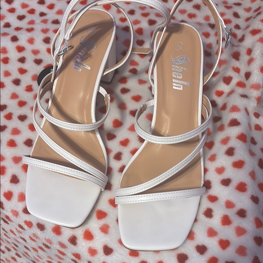 White Heeled Sandals with Asymmetrical Straps